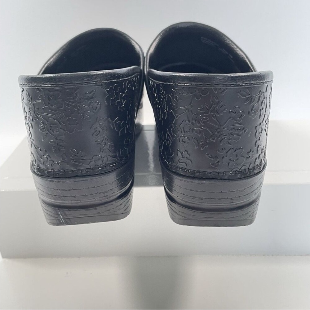 Dansko Professional Tooled Leather Clogs in Black Excellent condition 39 or 8.5 - Picture 6 of 10